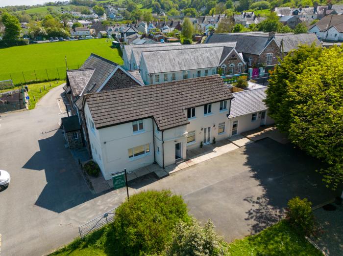 Teifi Villa in St Dogmaels, in Pembrokeshire. Enclosed garden, hot tub, off-road parking, two pets.