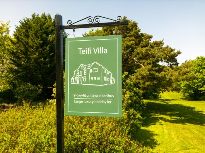 Teifi Villa in St Dogmaels, in Pembrokeshire. Enclosed garden, hot tub, off-road parking, two pets.