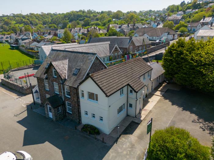 Teifi Villa in St Dogmaels, in Pembrokeshire. Enclosed garden, hot tub, off-road parking, two pets.