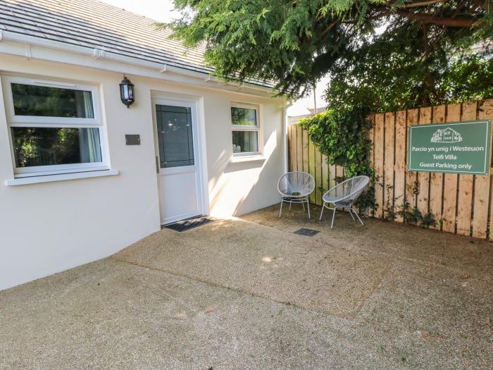 Teifi Villa in St Dogmaels, in Pembrokeshire. Enclosed garden, hot tub, off-road parking, two pets.