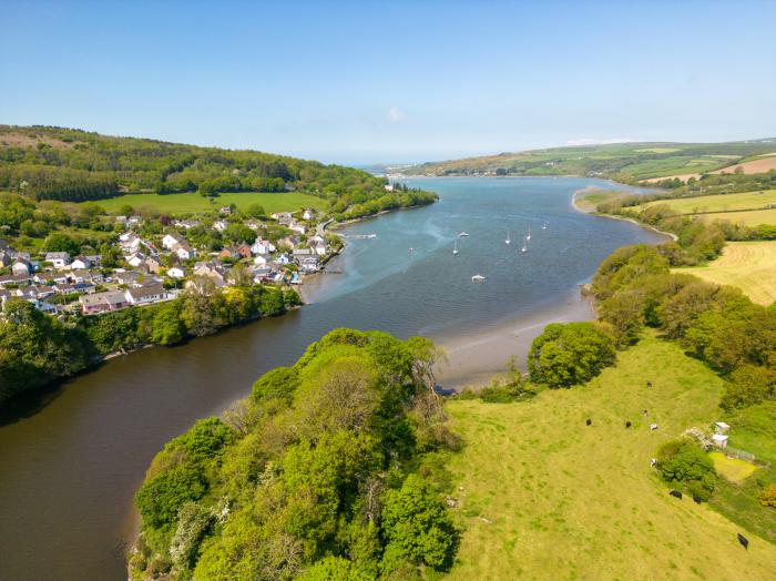 Teifi Villa in St Dogmaels, in Pembrokeshire. Enclosed garden, hot tub, off-road parking, two pets.