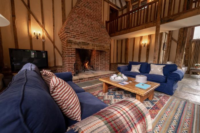 Manor Farm Barn is a glorious, 17th-century barn conversion in Thorndon, Suffolk. Hot tub. Character