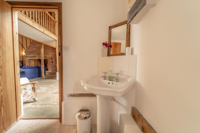 Manor Farm Barn is a glorious, 17th-century barn conversion in Thorndon, Suffolk. Hot tub. Character