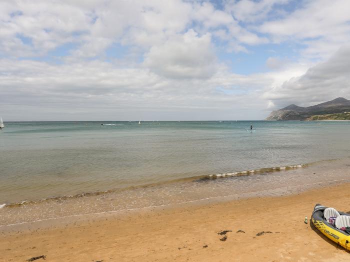 Bwthyn Gwenyn Haf (Summer Bee Barns), Nefyn