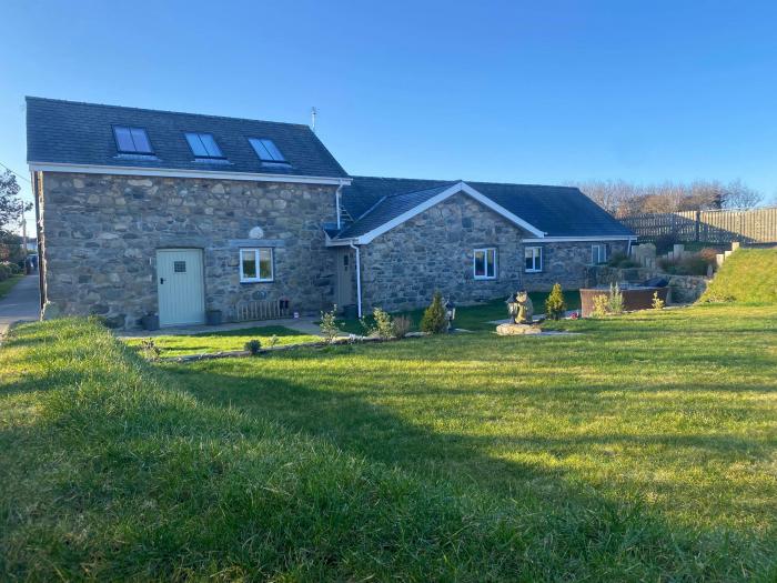 Bwthyn Gwenyn Haf (Summer Bee Barns), Nefyn