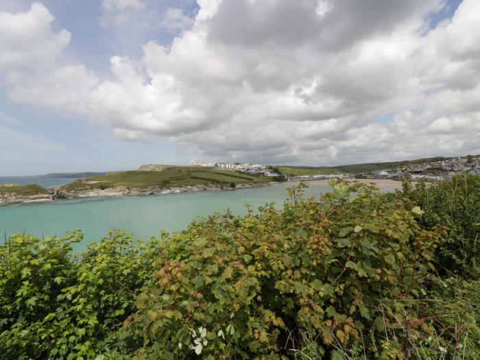 6 The Watermark in Porth, Cornwall. Semi-detached. Reverse level accommodation. Beach nearby. 3-beds