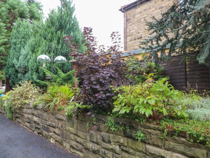 Butterfly Cottage, in Rossendale, Lancashire. Countryside views. Close to amenities. Shared gardens