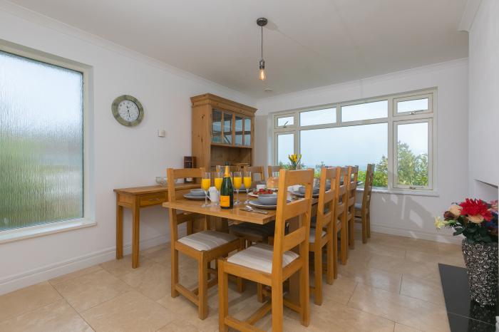 Moonbeams, Carbis Bay, Cornwall. 5-bed, luxury home with sea views and proximity to the beach. Large