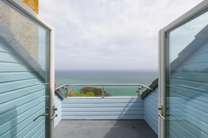 Moonbeams, Carbis Bay, Cornwall. 5-bed, luxury home with sea views and proximity to the beach. Large