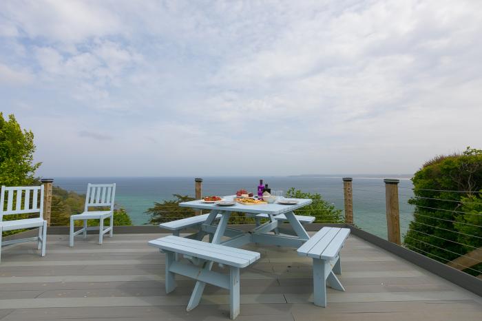 Moonbeams, Carbis Bay, Cornwall. 5-bed, luxury home with sea views and proximity to the beach. Large