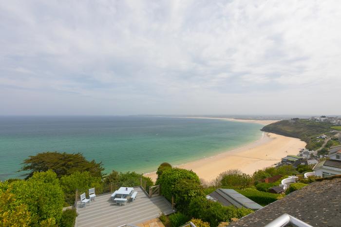 Moonbeams, Carbis Bay, Cornwall. 5-bed, luxury home with sea views and proximity to the beach. Large