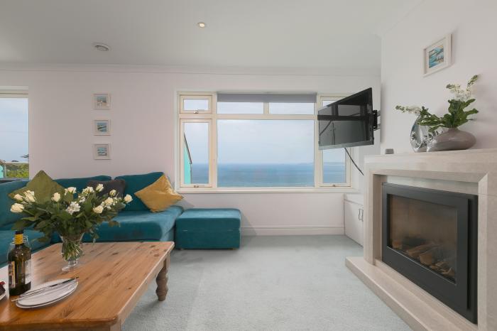 Moonbeams, Carbis Bay, Cornwall. 5-bed, luxury home with sea views and proximity to the beach. Large