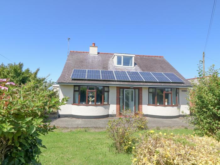 Awelfryn is nr Llanddeusant, Anglesey. Three-bedroom home with enclosed garden. Near AONB. Stylish.