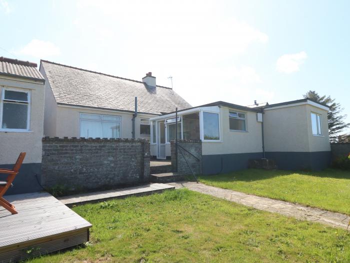 Awelfryn is nr Llanddeusant, Anglesey. Three-bedroom home with enclosed garden. Near AONB. Stylish.