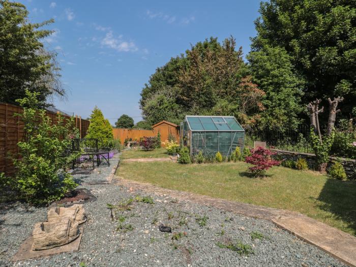 Pemberton nearby Ashton Keynes, Cirencester. Pet-friendly. Enclosed garden. Off-road parking. 3beds.