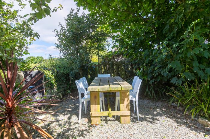 Holly Cottage, Helford