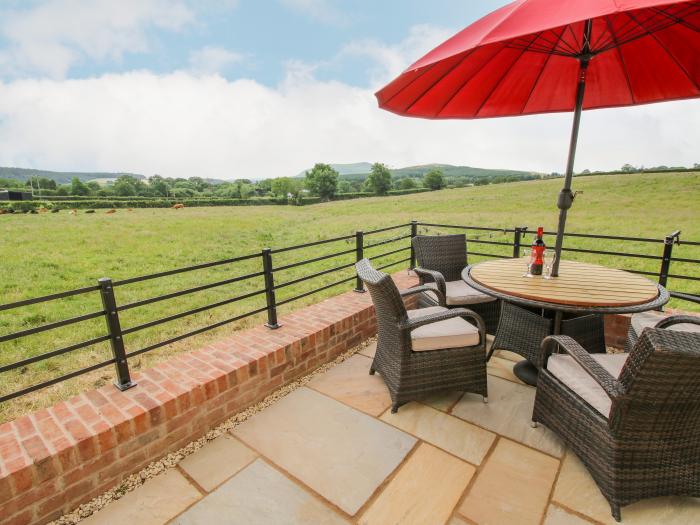 Mossy Lodge is near Minsterley, in Shropshire. Two-bedroom home with a pet-friendly, enclosed garden