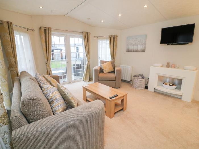 The Bobbin, Number 11, Carnforth. Lodge. Two bedrooms. Off-road parking. Open-plan living area. WiFi