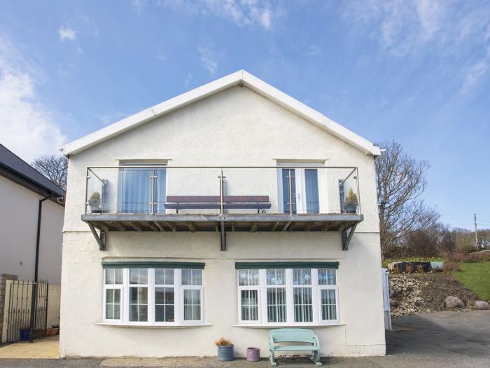 2 The Coach House in Red Wharf Bay, Anglesey. 2bed. Off-road parking. Close to amenities and a beach