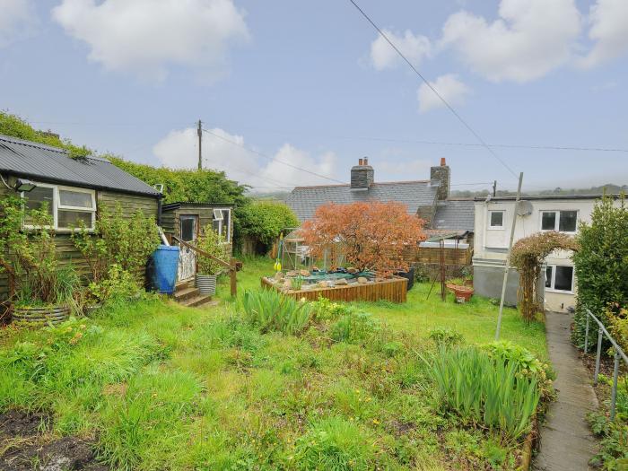 2 Tripp Hill St. Neot near Dobwalls, Cornwall. Woodburning stove. Pet-friendly. Parking. Freeview TV