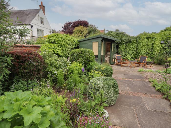 Hangmans Cottage is in Horncastle, Lincolnshire. Character. Smart TV. Woodburning stove. One bedroom