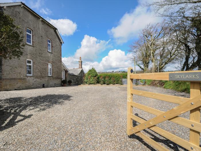 Skylarks, Looe, Cornwall, 3 bedrooms, set on a dairy farm, rural location, hot tub and ample parking