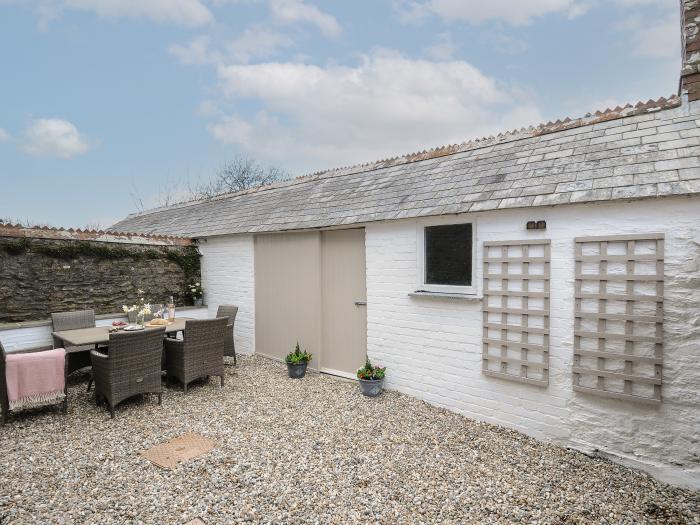 Skylarks, Looe, Cornwall, 3 bedrooms, set on a dairy farm, rural location, hot tub and ample parking