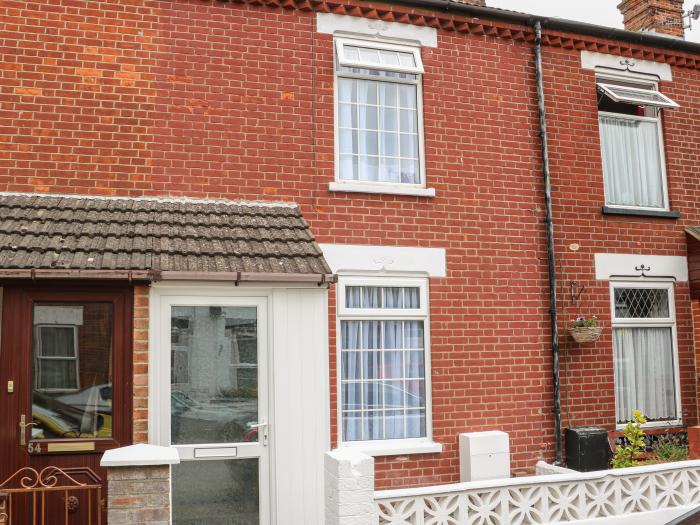 Walpole House, Great Yarmouth, Norfolk. Two bedrooms. En-suite. Beach nearby. Enclosed patio. WiFi