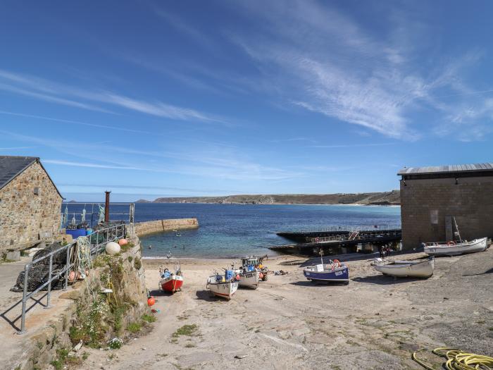 5 Sennen Heights in Sennen Cove, Cornwall. One bedroom. Romantic dwelling. Sea vistas & Pet-friendly