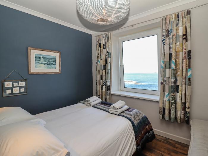 5 Sennen Heights in Sennen Cove, Cornwall. One bedroom. Romantic dwelling. Sea vistas & Pet-friendly