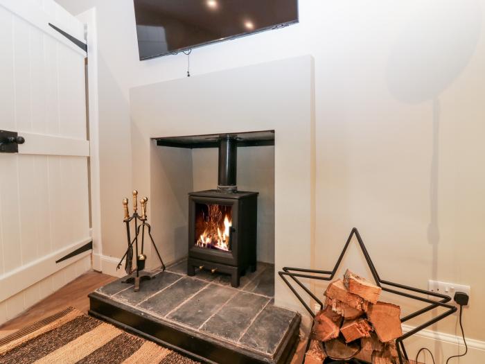 2 Bed Cottage, Haddington, East Lothian. Rural location. Off-road parking. Woodburning stove. 1 pet.