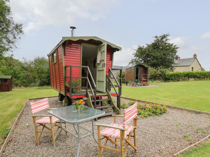 Tilly Gypsy-style Caravan Hut, Llangorse