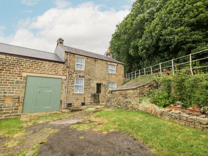 Nook Farm Holiday Cottage, Stocksbridge, South Yorkshire. Three-bedroom home with countryside views.