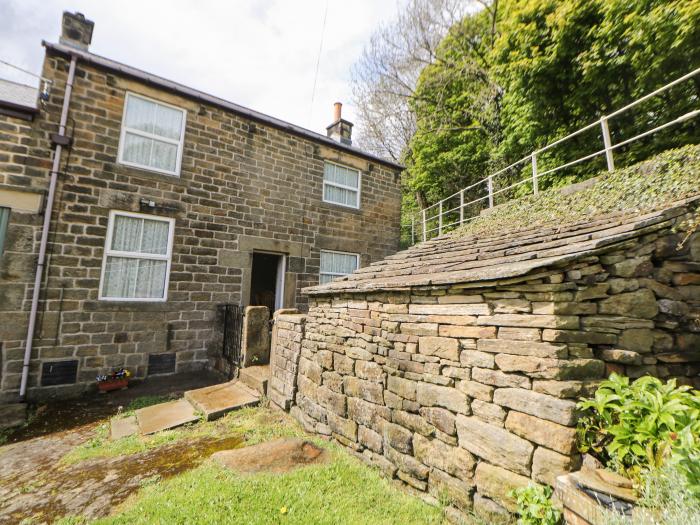 Nook Farm Holiday Cottage, Stocksbridge, South Yorkshire. Three-bedroom home with countryside views.