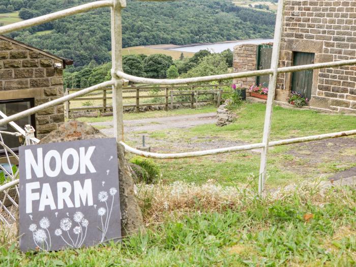 Nook Farm Holiday Cottage, Stocksbridge, South Yorkshire. Three-bedroom home with countryside views.