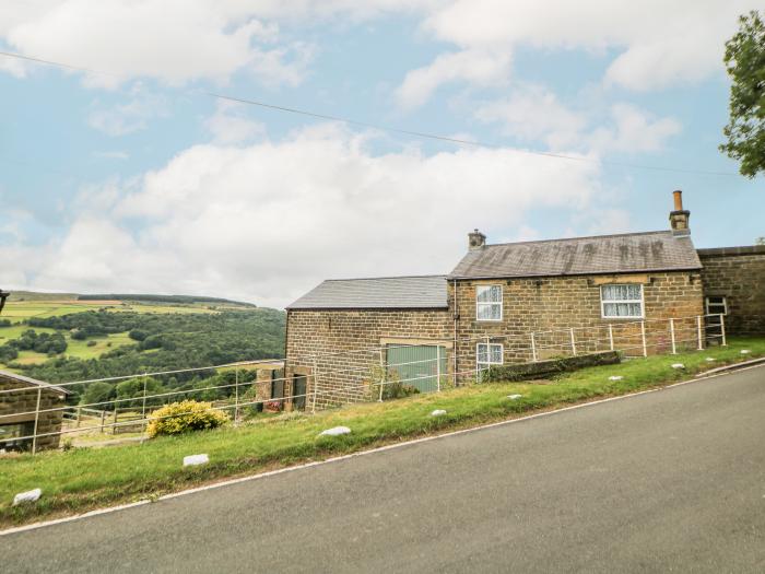 Nook Farm Holiday Cottage, Stocksbridge, South Yorkshire. Three-bedroom home with countryside views.