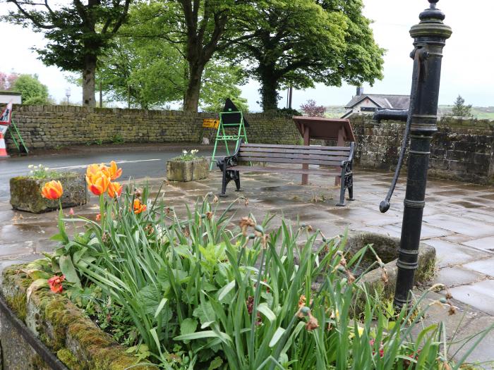 Nook Farm Holiday Cottage, Stocksbridge, South Yorkshire. Three-bedroom home with countryside views.