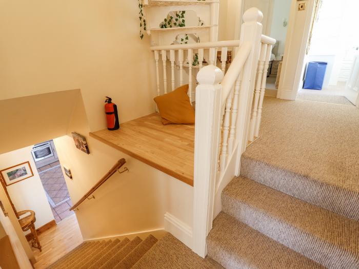 Bryn Glasfor, Barmouth Near Llanaber, pet-friendly, en-suite bedrooms, sea views, close to amenities