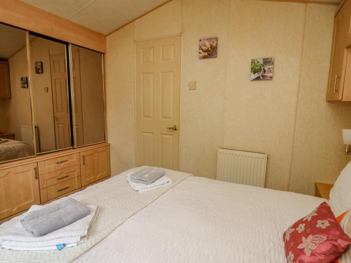 Animal Sanctuary Caravan Stay, Crymych