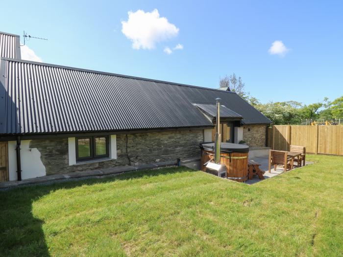 The Parlour near Cardigan, Ceredigion. Ideal for couples. Pet-friendly. Woodfired hot tub. Open-plan