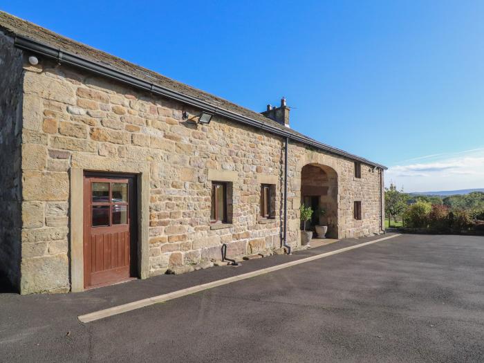 Grains Barn Farm, Fence, Lancashire. Close to amenities. Smart TV. Woodburning stove. Large. Garden.