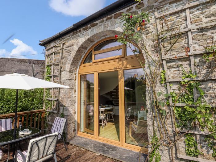 The Cider House, in Landrake, Cornwall. Smart TV. Balcony. Open plan. Near an AONB. Private parking.