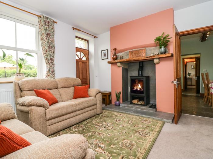 Netherbeck Cottage, Carnforth. Smart TV. Woodburning stove. Near a National Park. Close to amenities