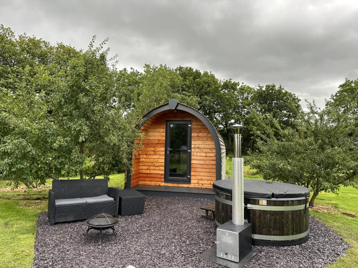 Tyddyn Parthle Pod 1 in Bontnewydd, Gwynedd. Studio-style pod, ideal for couples. Countryside views.