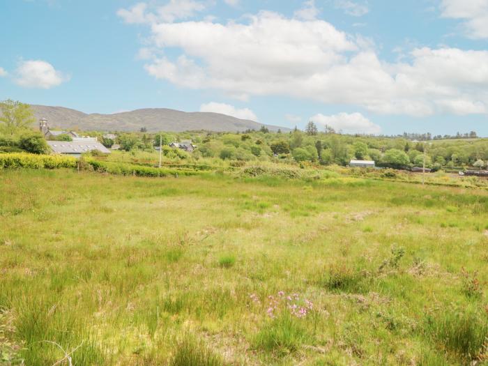 14 SNEEM LEISURE VILLAGE, Sneem, in County Kerry. Close to amenities. Open fire. Near National Park.