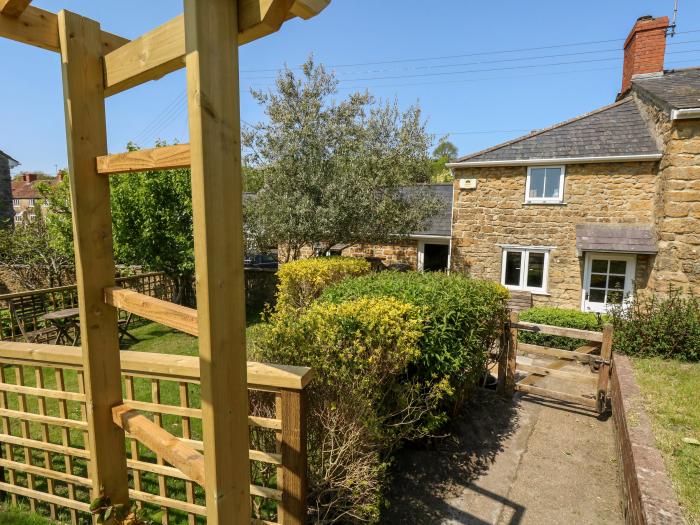 Tiddlers Cottage, in Uploders near Bridport, Dorset. Enclosed garden. TV. Close to shop. In an AONB.