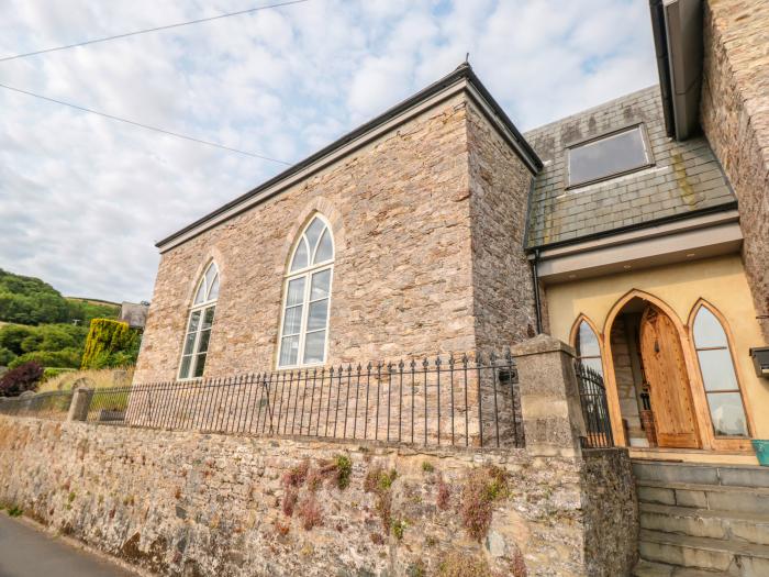 The Old Chapel, in Dittisham, Devon. Smart TV. Open-plan. Historic. River views. Close to amenities.