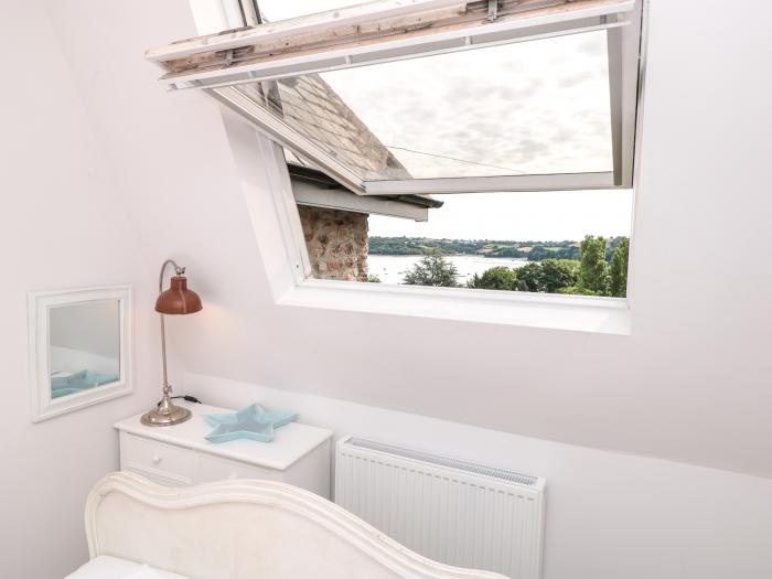 The Old Chapel, in Dittisham, Devon. Smart TV. Open-plan. Historic. River views. Close to amenities.