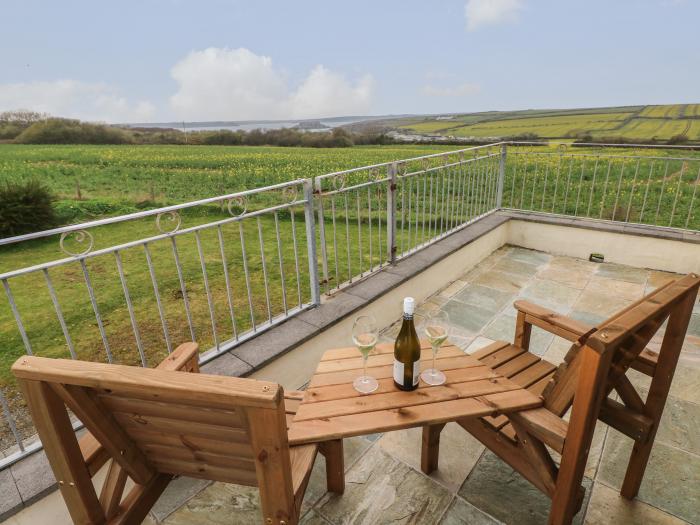North Studdock Cottage, Pembroke. Four-bedroom home welcoming two dogs and eight guests. Near beach