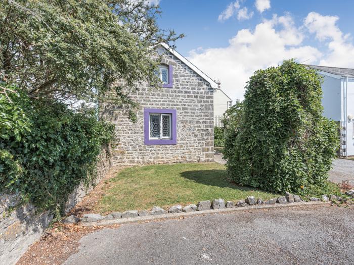 The Coach House, St Florence, Pembrokeshire. Ground-floor living. Off-road parking. Close to a shop.
